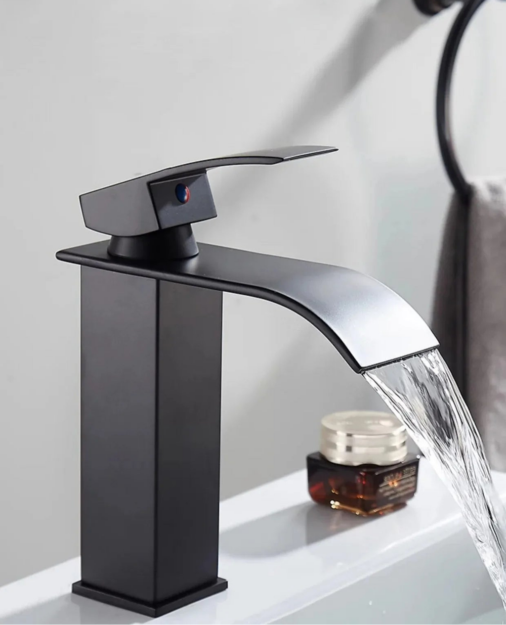 Grifo de acero inoxidable con cascada y tubería de agua fría y caliente, baño, cocina y hogar.