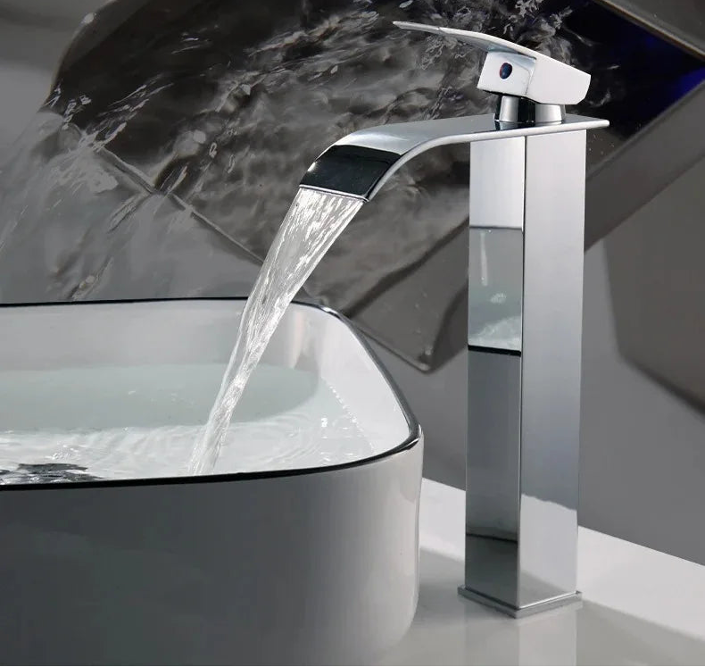 Grifo de acero inoxidable con cascada y tubería de agua fría y caliente, baño, cocina y hogar.