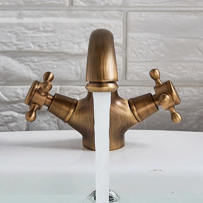 Grifo nuevo con estilo vintage, con dos manijas y caño giratorio de latón antiguo.