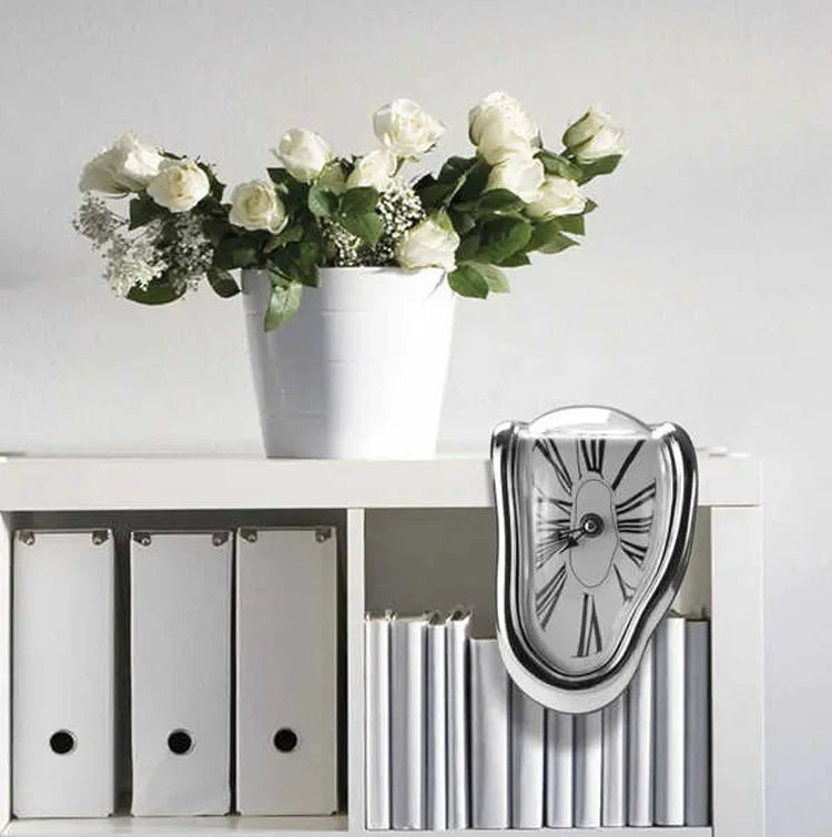 Reloj de pared surrealista