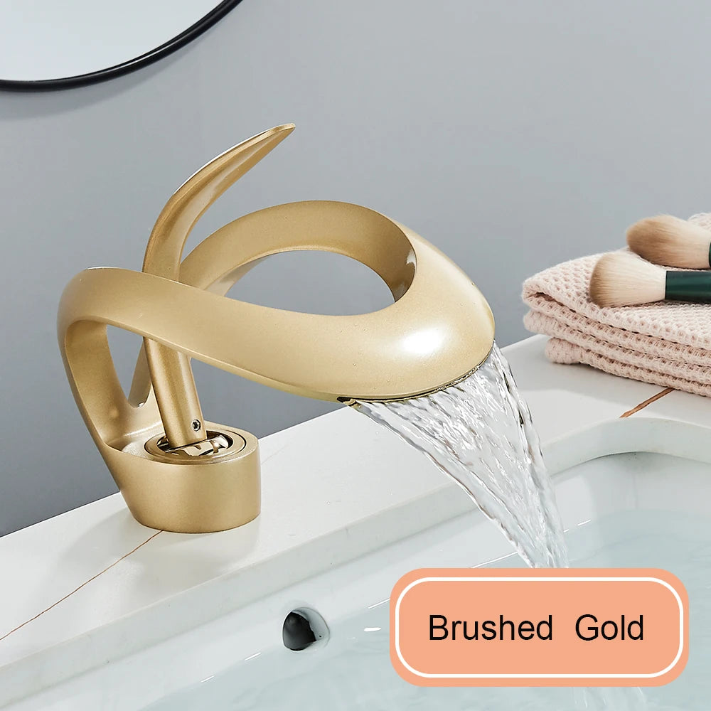 Grifo de lavabo de baño dorado, grifo monomando de latón con cascada, mezclador de agua fría y caliente, nuevo estilo