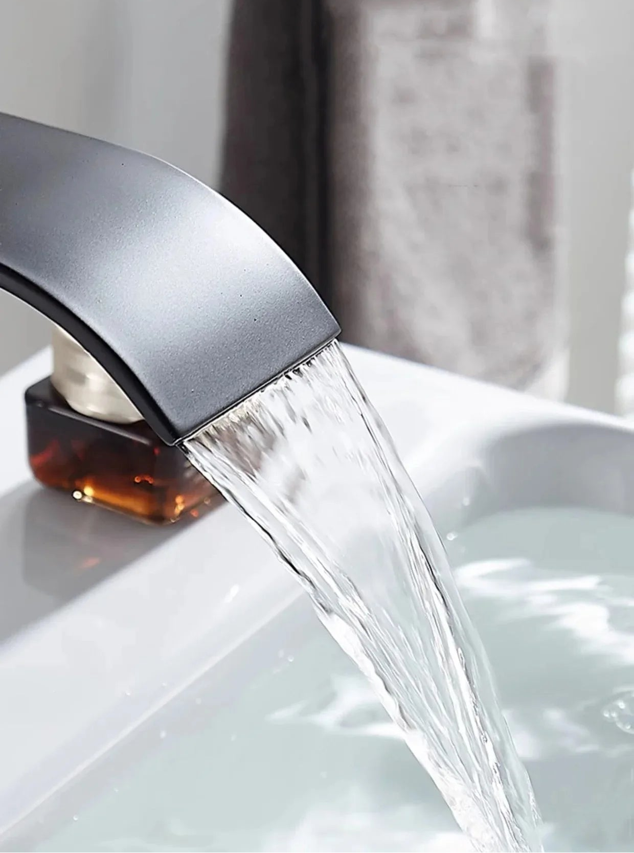 Grifo de acero inoxidable con cascada y tubería de agua fría y caliente, baño, cocina y hogar.