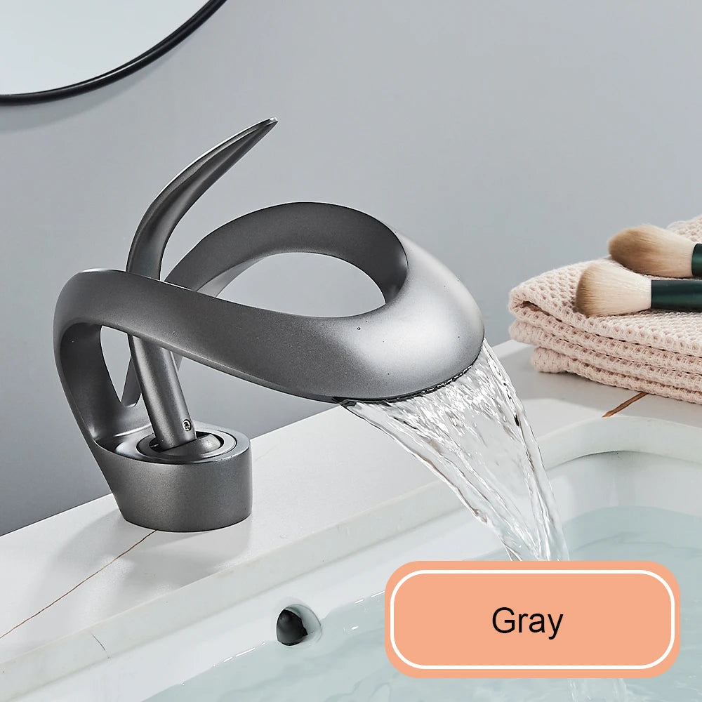 Grifo de lavabo de baño dorado, grifo monomando de latón con cascada, mezclador de agua fría y caliente, nuevo estilo