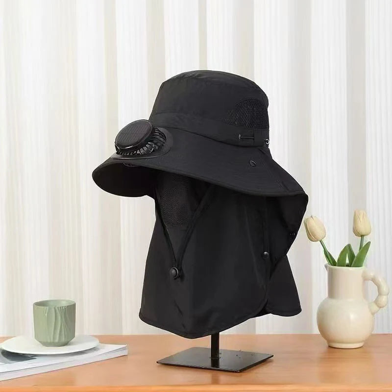 Gorra con ventilador solar (carga USB), ala ancha, protección UV y cubrenuca; transpirable e ideal para actividades al aire libre en verano.