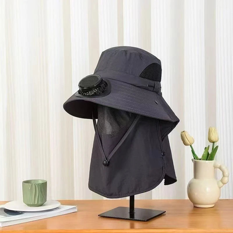 Gorra con ventilador solar (carga USB), ala ancha, protección UV y cubrenuca; transpirable e ideal para actividades al aire libre en verano.