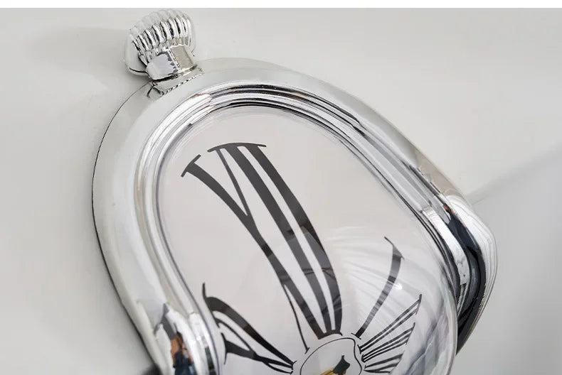 Reloj de pared surrealista