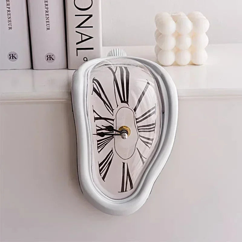Reloj de pared surrealista