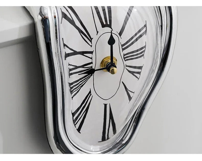 Reloj de pared surrealista