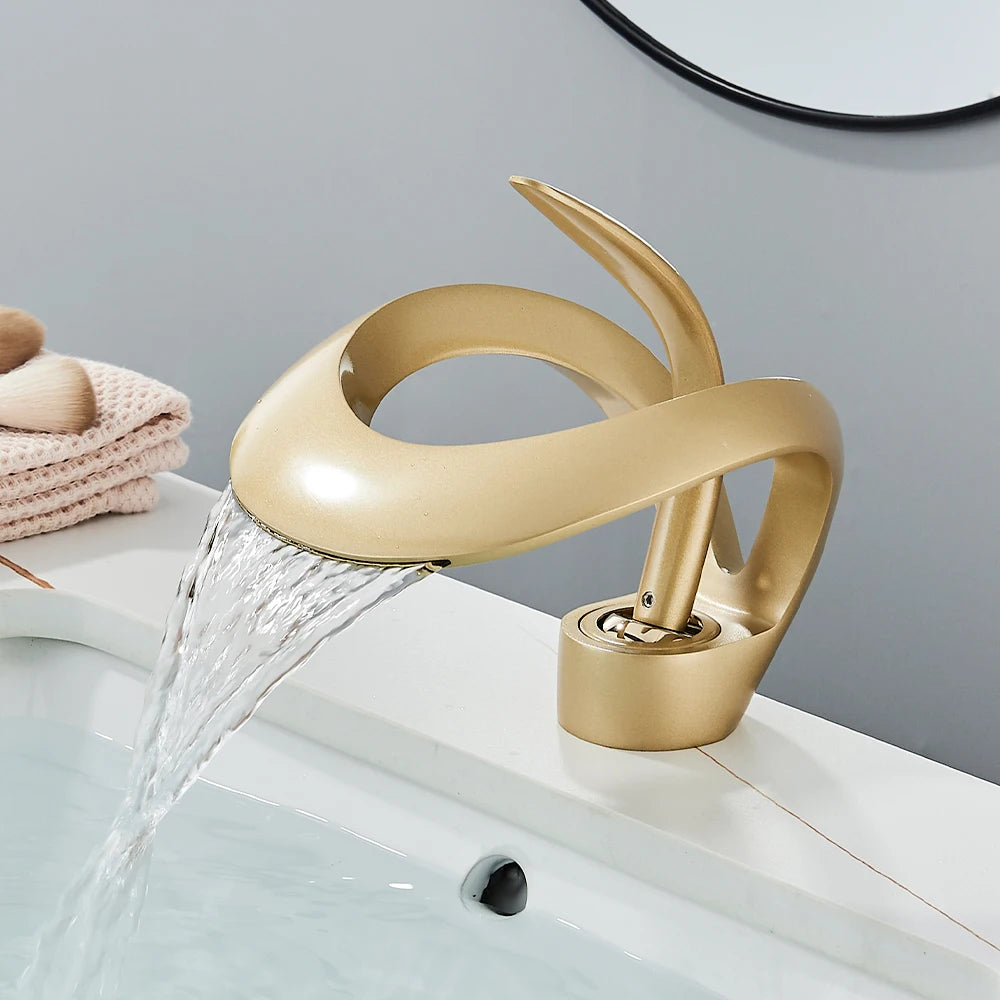 Grifo de lavabo de baño dorado, grifo monomando de latón con cascada, mezclador de agua fría y caliente, nuevo estilo