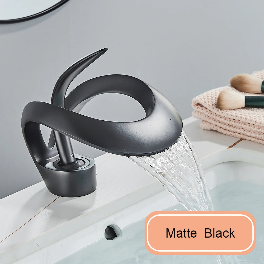Grifo de lavabo de baño dorado, grifo monomando de latón con cascada, mezclador de agua fría y caliente, nuevo estilo