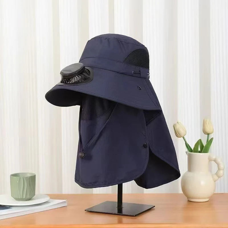 Gorra con ventilador solar (carga USB), ala ancha, protección UV y cubrenuca; transpirable e ideal para actividades al aire libre en verano.